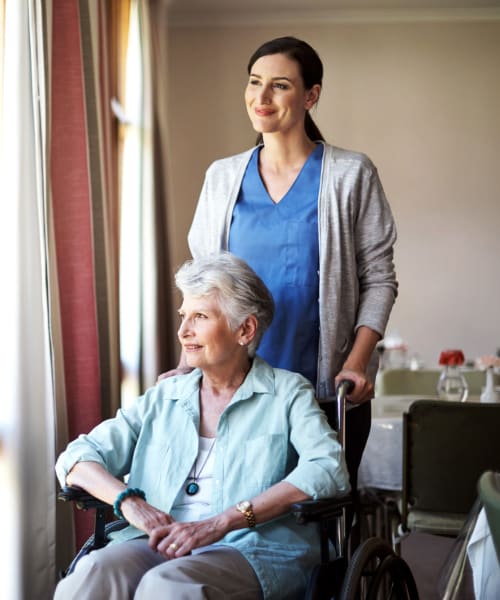 Residents having lunch together at Sun Terrace Hermiston in Hermiston, Oregon