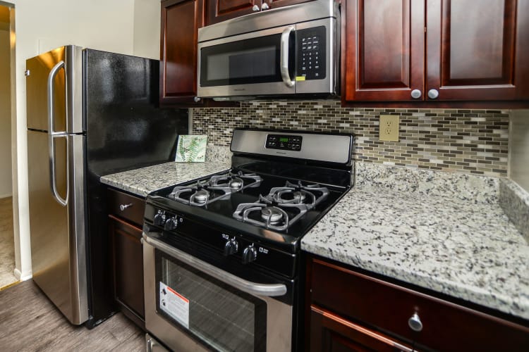 Ross Ridge Apartment Homes offers a kitchen in Baltimore, MD