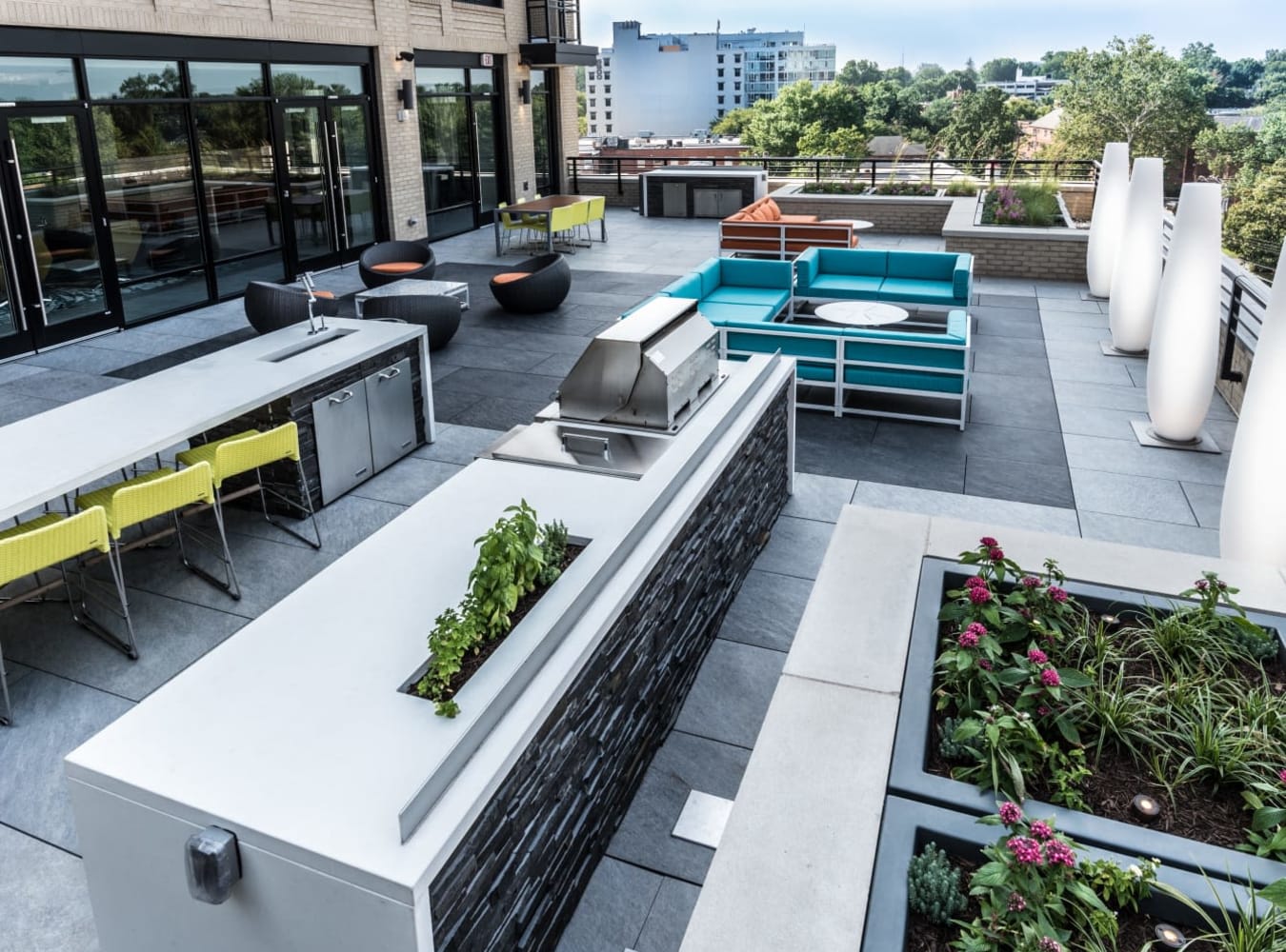 Rooftop deck with seating and landscaping at Solaire 7077 Woodmont in Bethesda, Maryland