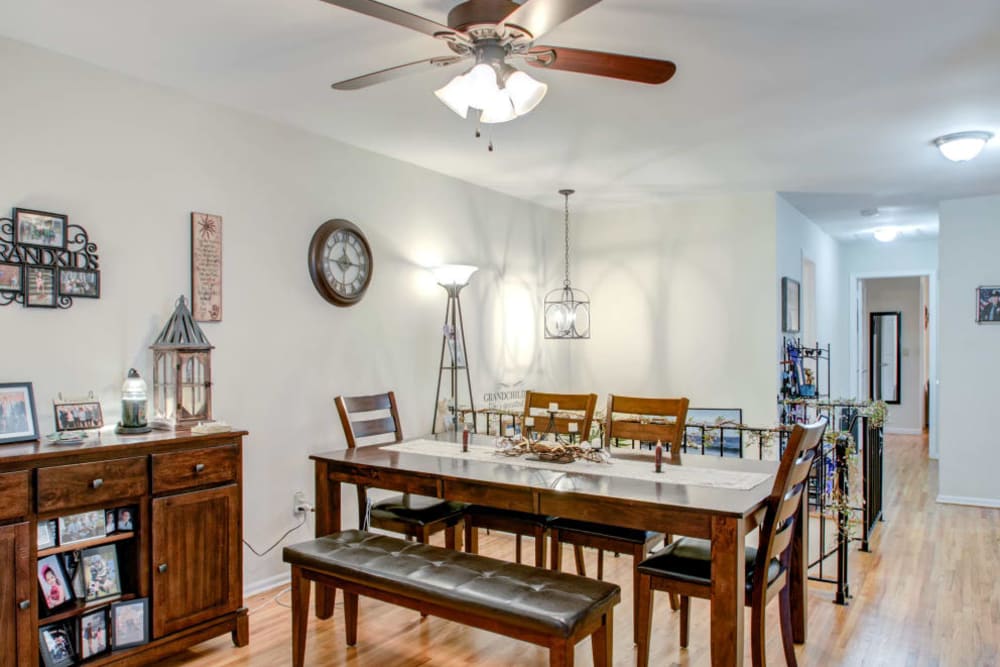 Dining area at Brandywyne East II in Brielle, New Jersey