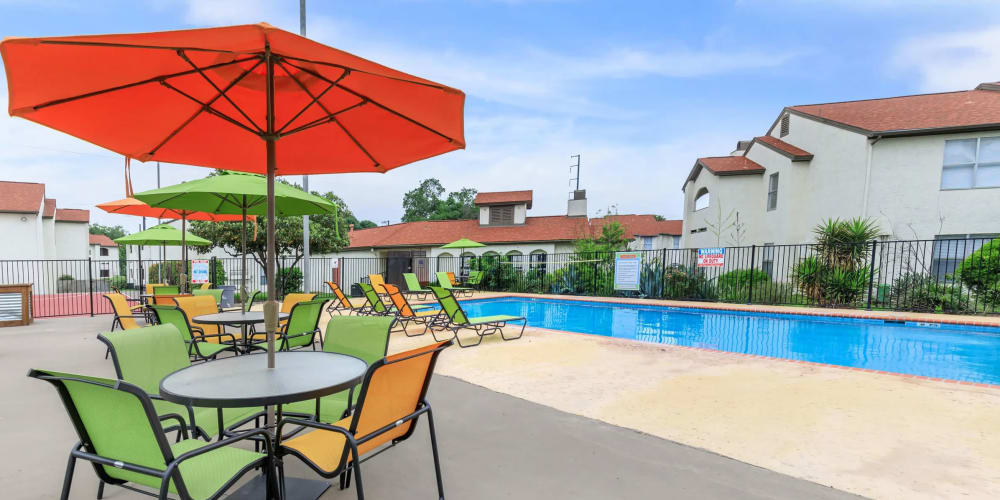 Covered table and chairs by the pool at Villas de Toscana in San Antonio, Texas