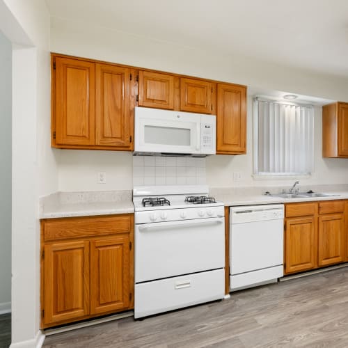 the kitchen at Covenant Trace in Newport News, Virginia