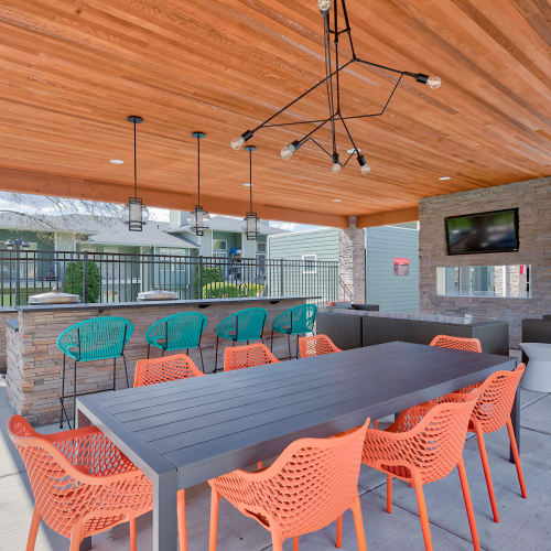 Outdoor grilling area at Kruseway Commons in Lake Oswego, Oregon