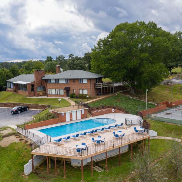Germantown Gardens offers a wide variety of amenities in East Ridge, Tennessee