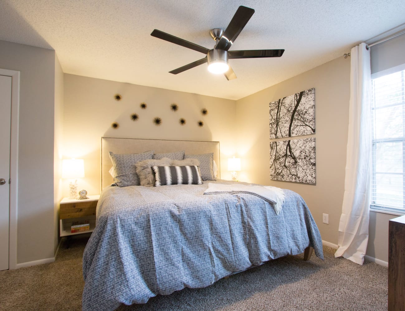 An apartment bedroom at Fairways at Feather Sound in Clearwater, FL