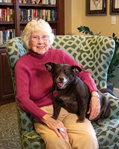 Pet friendly senior living community in Shawnee, KS