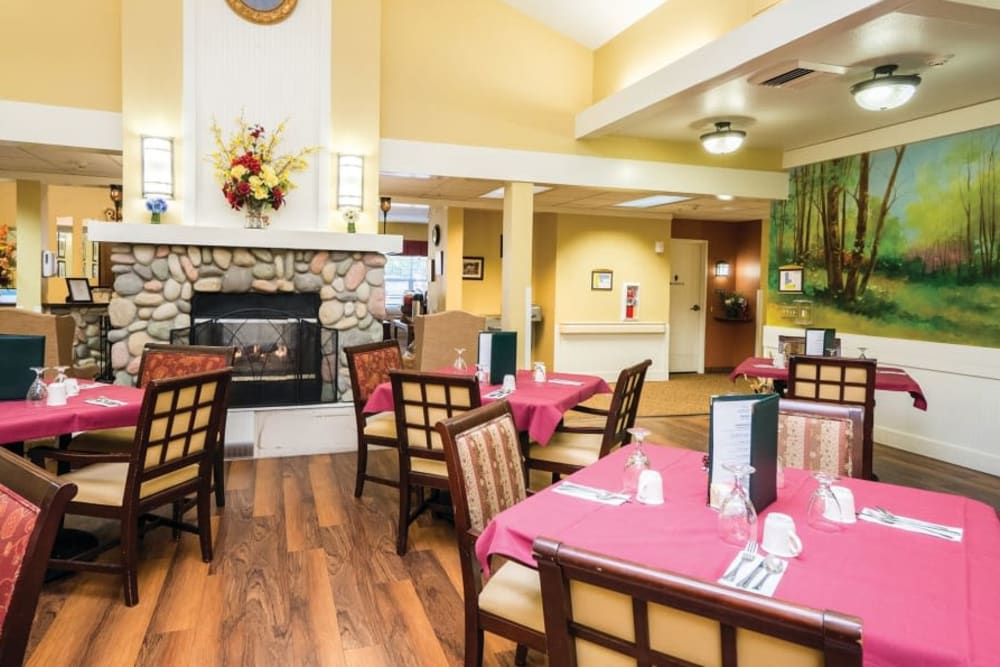 Elegant dining room at Lakeland Senior Living in Eagle Point, Oregon. 