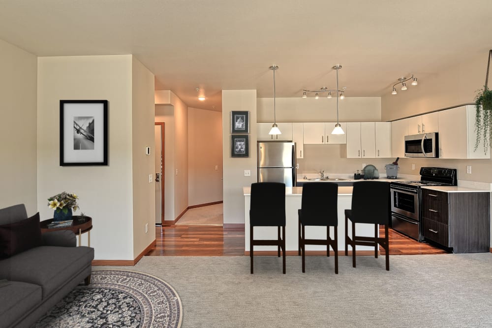 Open kitchen and island with breakfast bar seating at Courtyard 465 Apartments in Wenatchee, Washington