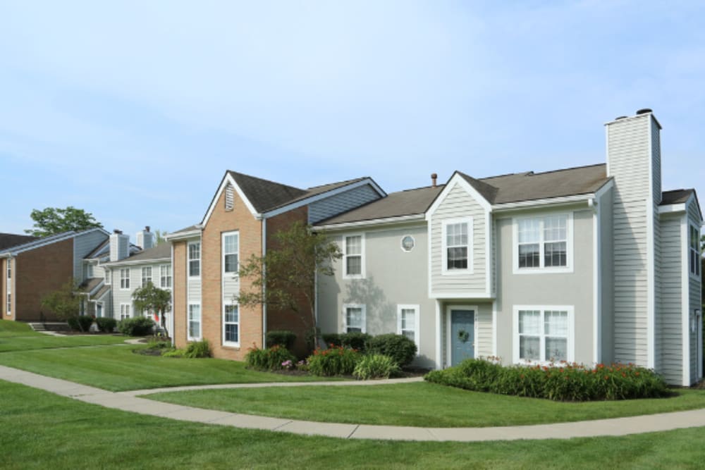 Exterior view of the apartments and lawn at The Villas & St. Andrews at Little Turtle in Westerville, Ohio