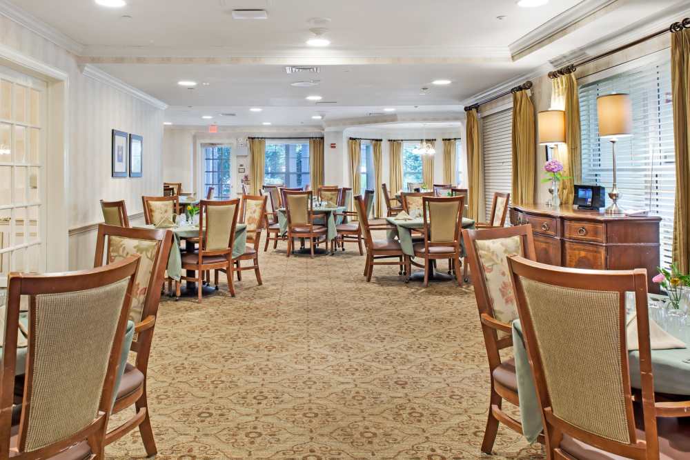 Community dining area at Glenncrest at Decatur in Decatur, Georgia