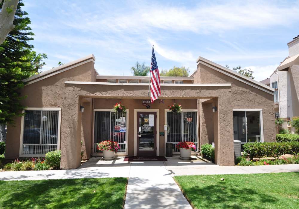 Exterior view of apartment at Oak Hill in Escondido, California