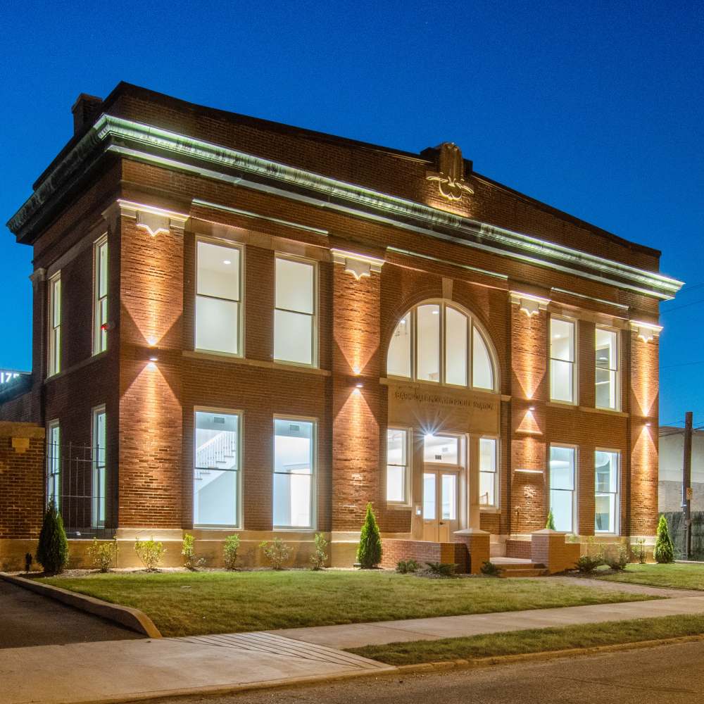 Apartment night side view at 189 Barksdale in Memphis, Tennessee