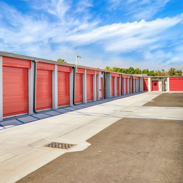 Climate controlled exterior storage units at StorQuest Self Storage in Tampa, Florida
