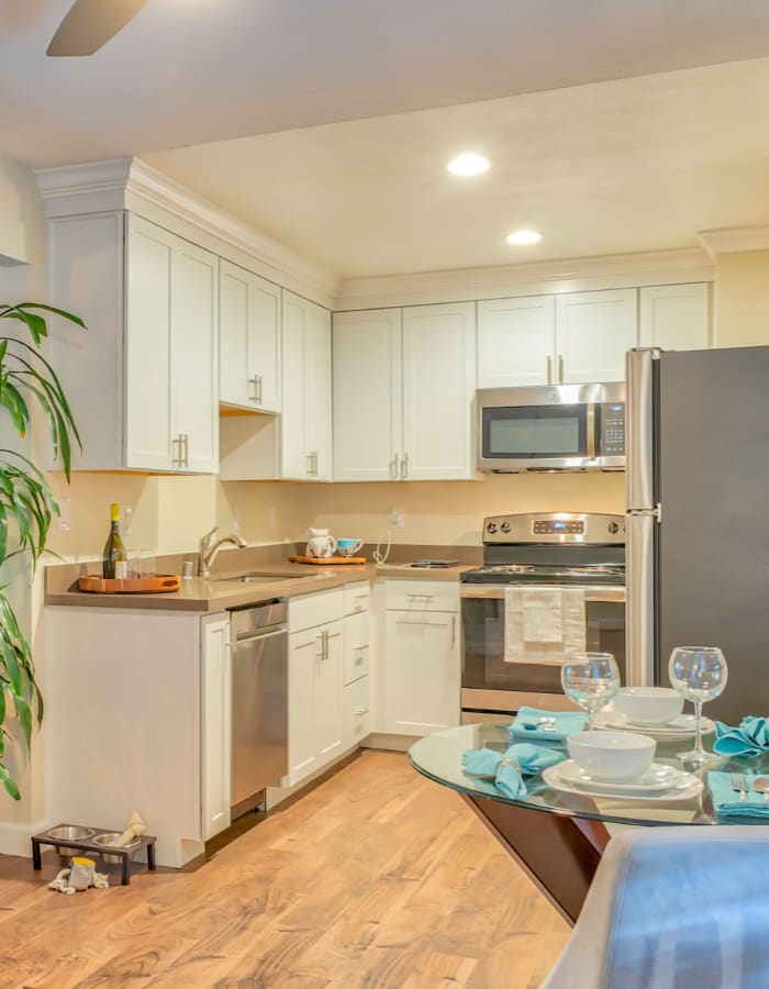 Kitchen at Greenpointe Apartment Homes in Santa Clara, California