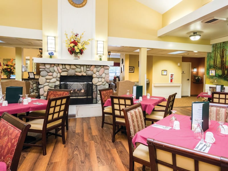 The dining room of Lakeland Senior Living in Eagle Point, Oregon.