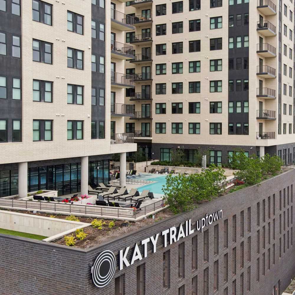 Exterior view of community apartment at Katy Trail Uptown in Dallas, Texas