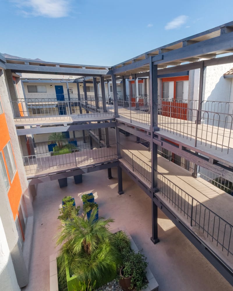 Resident courtyard at The Howard, Glendale, California