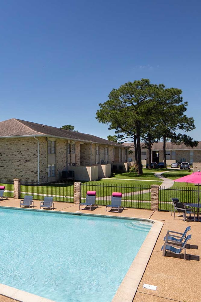 Luxurious swimming pool at Tanglewood in Westwego, Louisiana