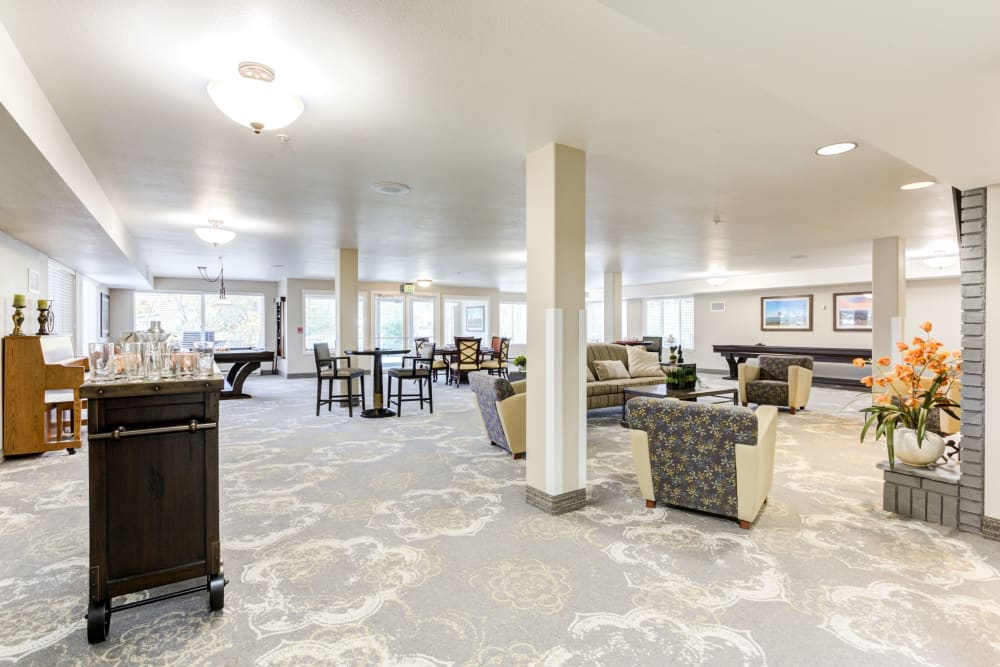 Model dining area at Maple Ridge Senior Living