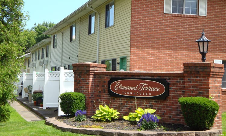 Luxury aparments for rent at Elmwood Terrace Apartments and Townhomes in Rochester, NY