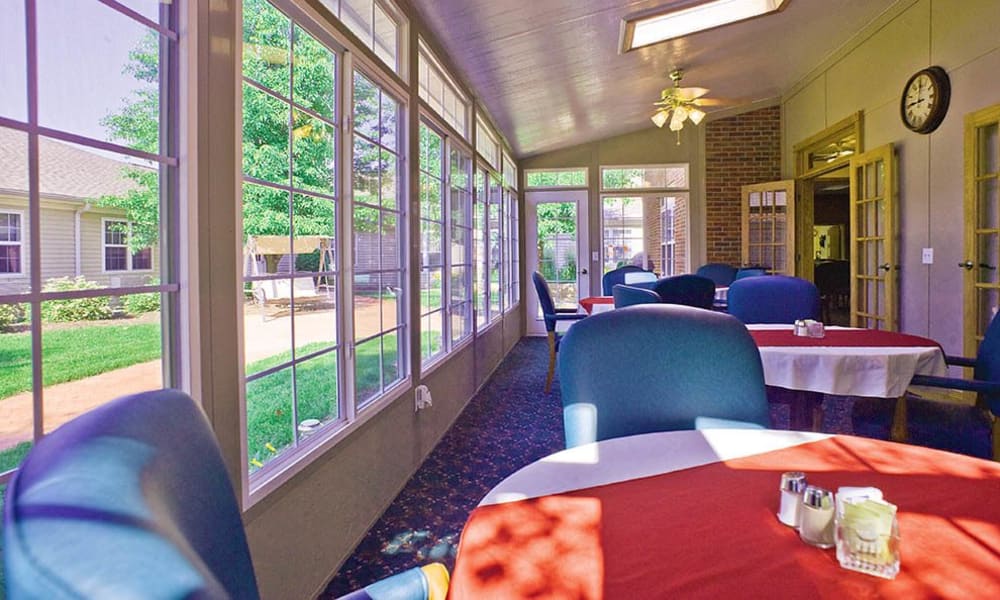 Sunlit dining area at Randall Residence of Decatur in Decatur, Illinois