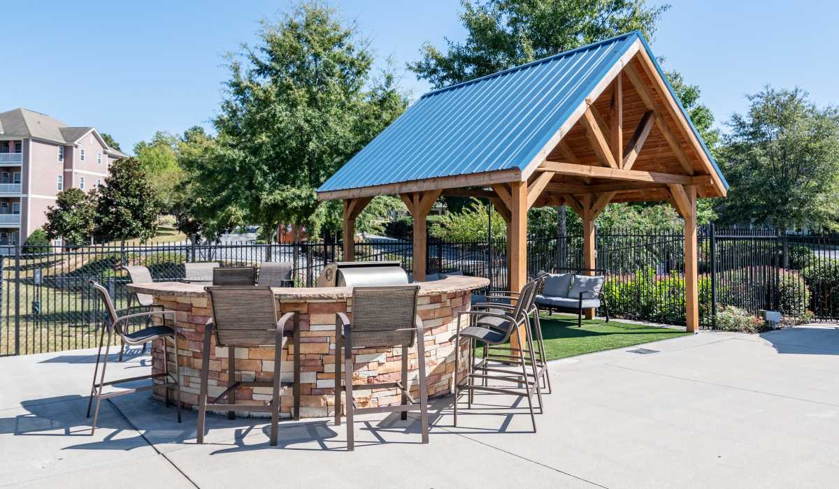 Outdoor barbeque area at Legacy Ridge in Atlanta, Georgia