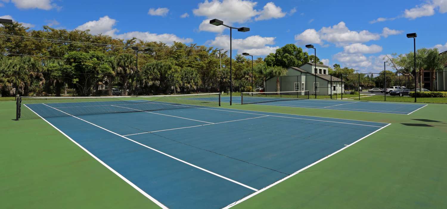 Tennis court at Visions at Willow Pond apartments in West Palm Beach, Florida