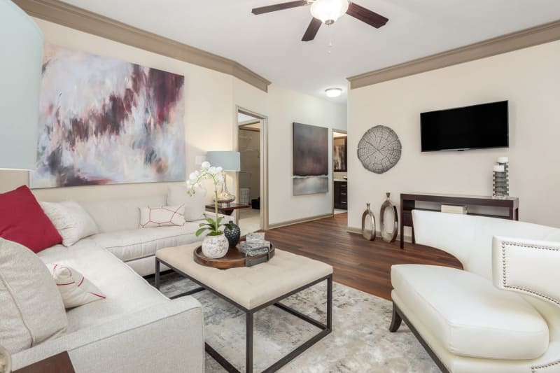 Open concept layout with hardwood floors and modern decor at The District in Charlotte, North Carolina