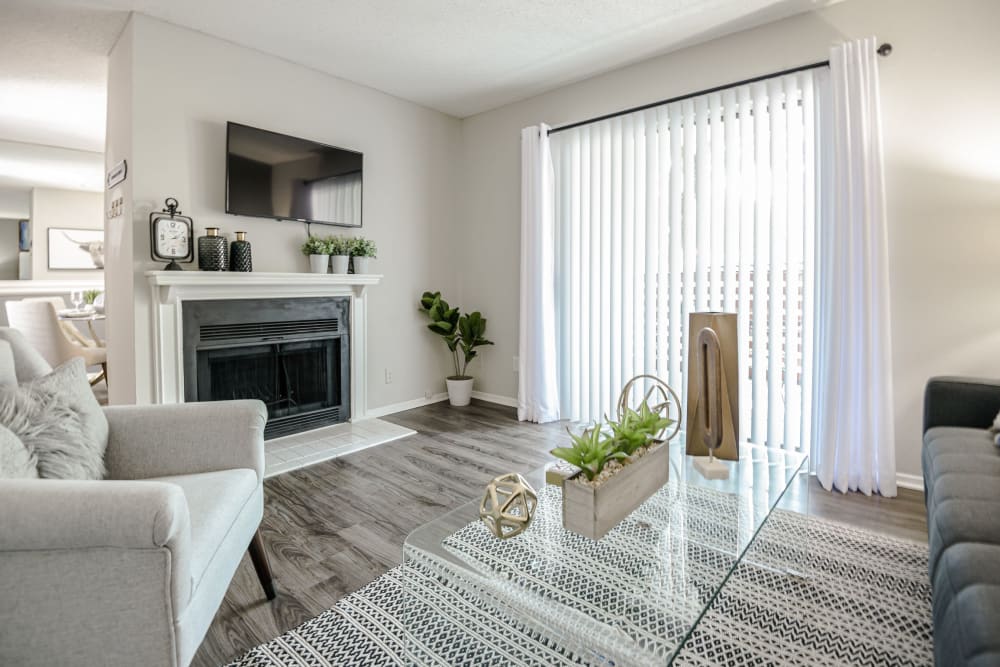 Living room with modern decor at The Regent in Dallas, Texas