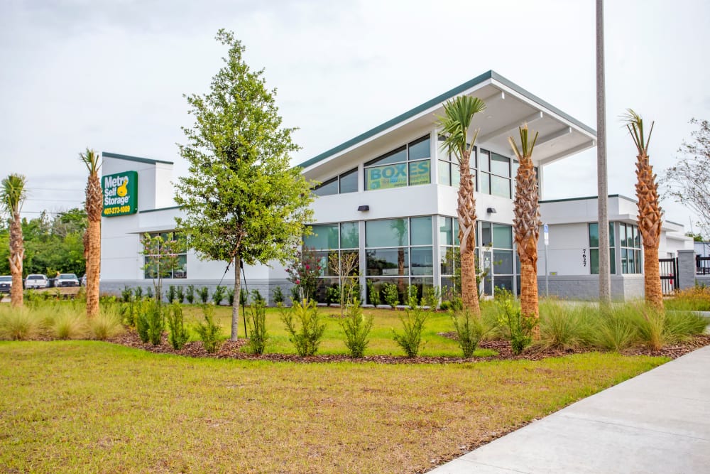 Facility building at Metro Self Storage in Orlando, Florida