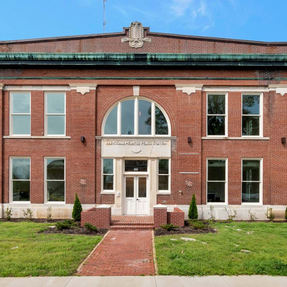 Community apartment with lawn at 189 Barksdale in Memphis, Tennessee