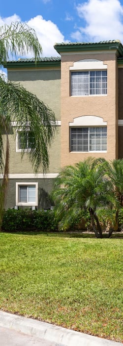 Club Lake Pointe Apartments in Coral Springs, Florida