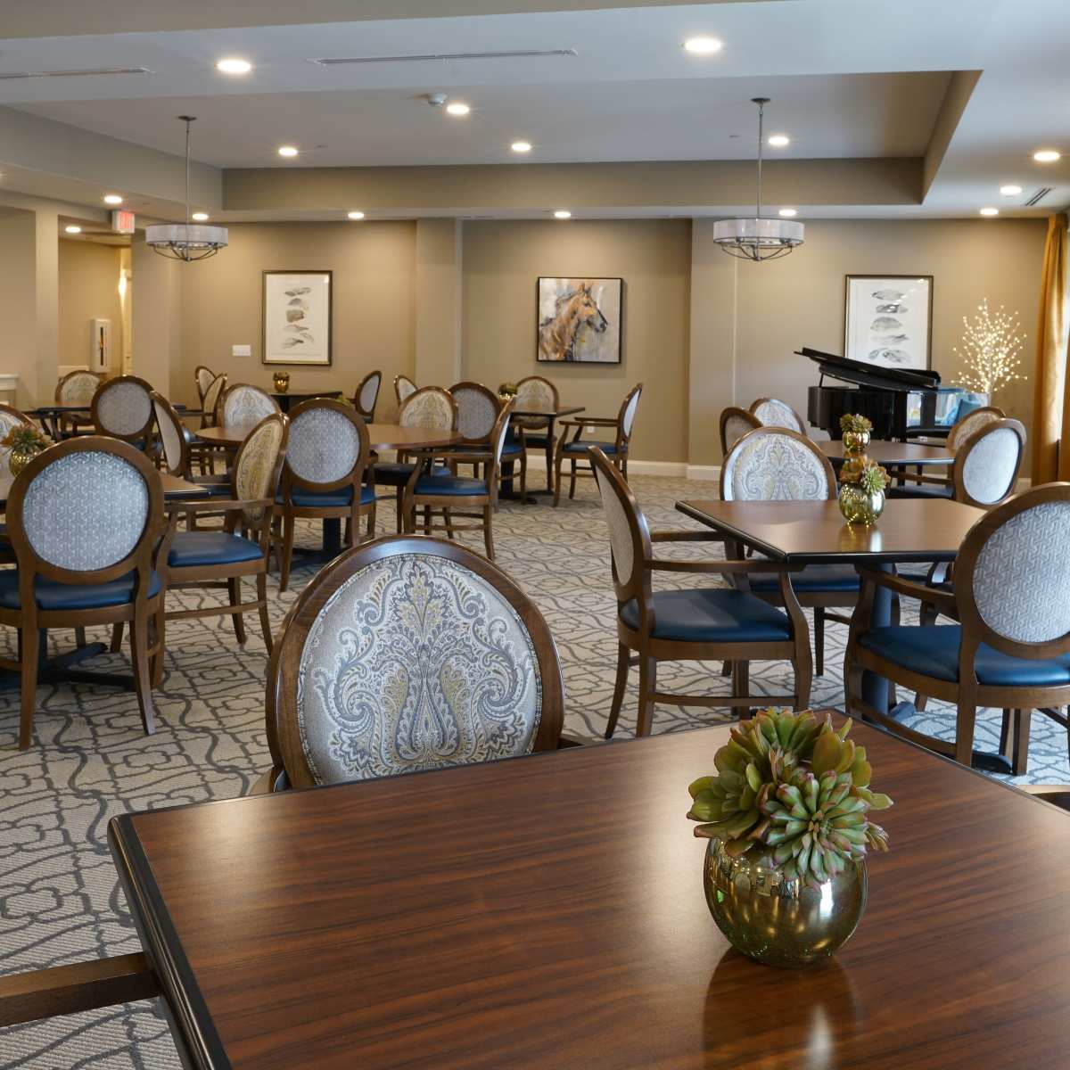 Dining area with lots of seating at Harmony at White Oaks in Bridgeport, West Virginia