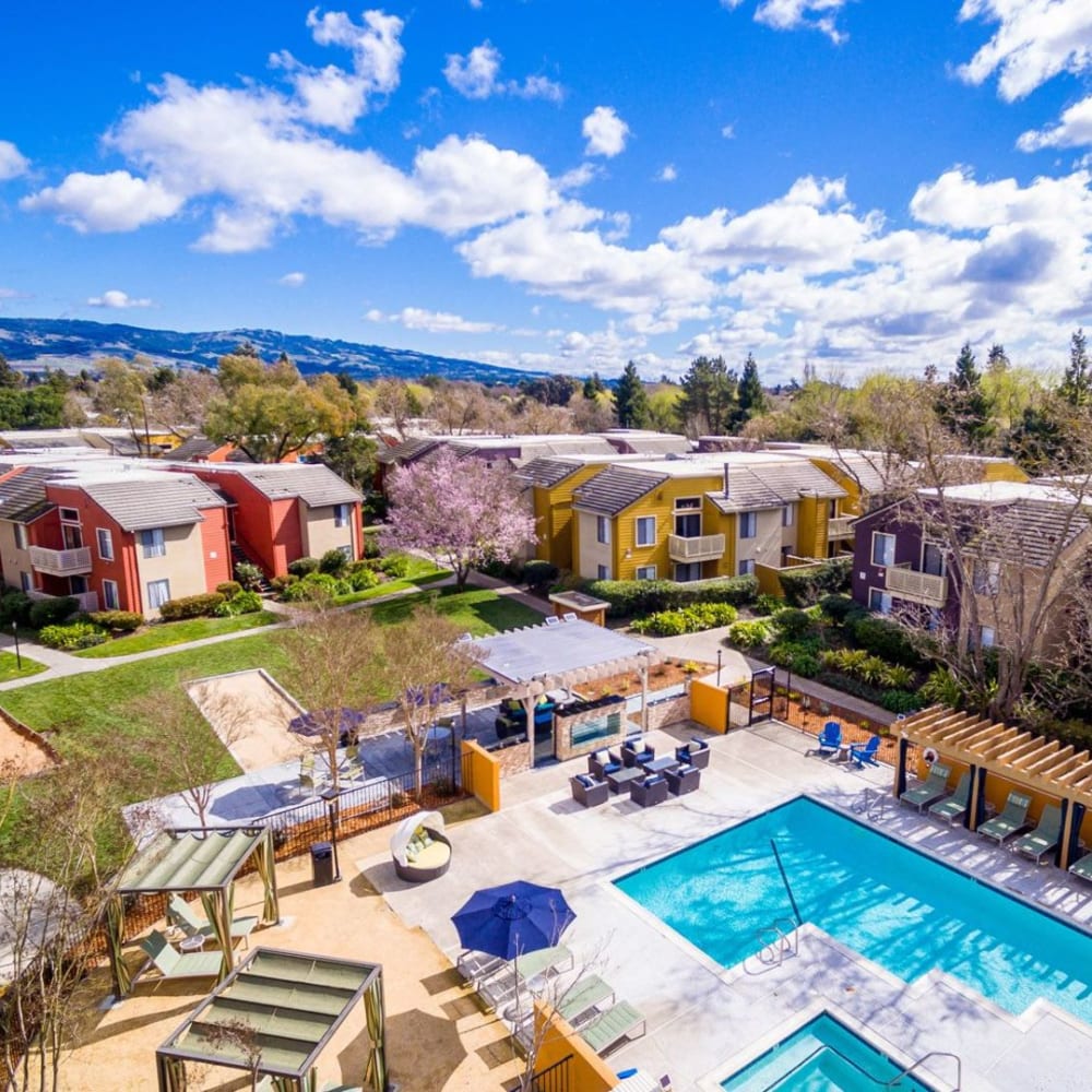 Pool at Crossbrook Apartments in Rohnert Park, California