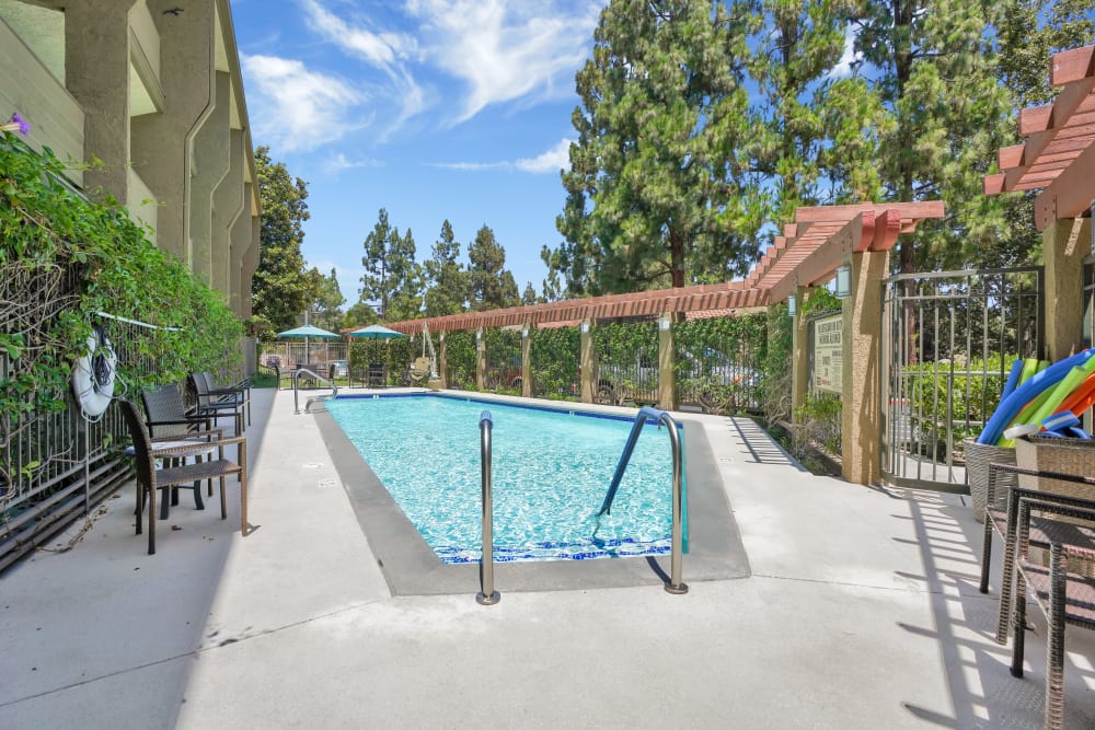 Sunny outdoor swimming pool at The Reserve at Thousand Oaks in Thousand Oaks, California