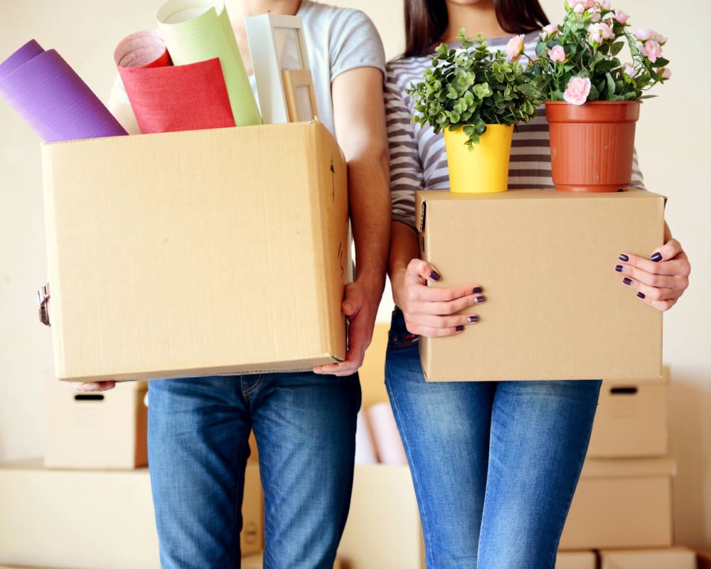 Couple packing up supplies at Advantage Storage - Arlington in Arlington, Texas