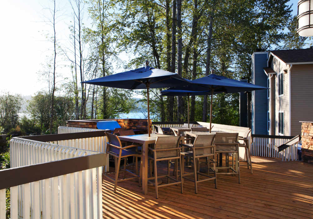Outdoor seating at The Docks at Redmond Lakeview in Redmond, Washington