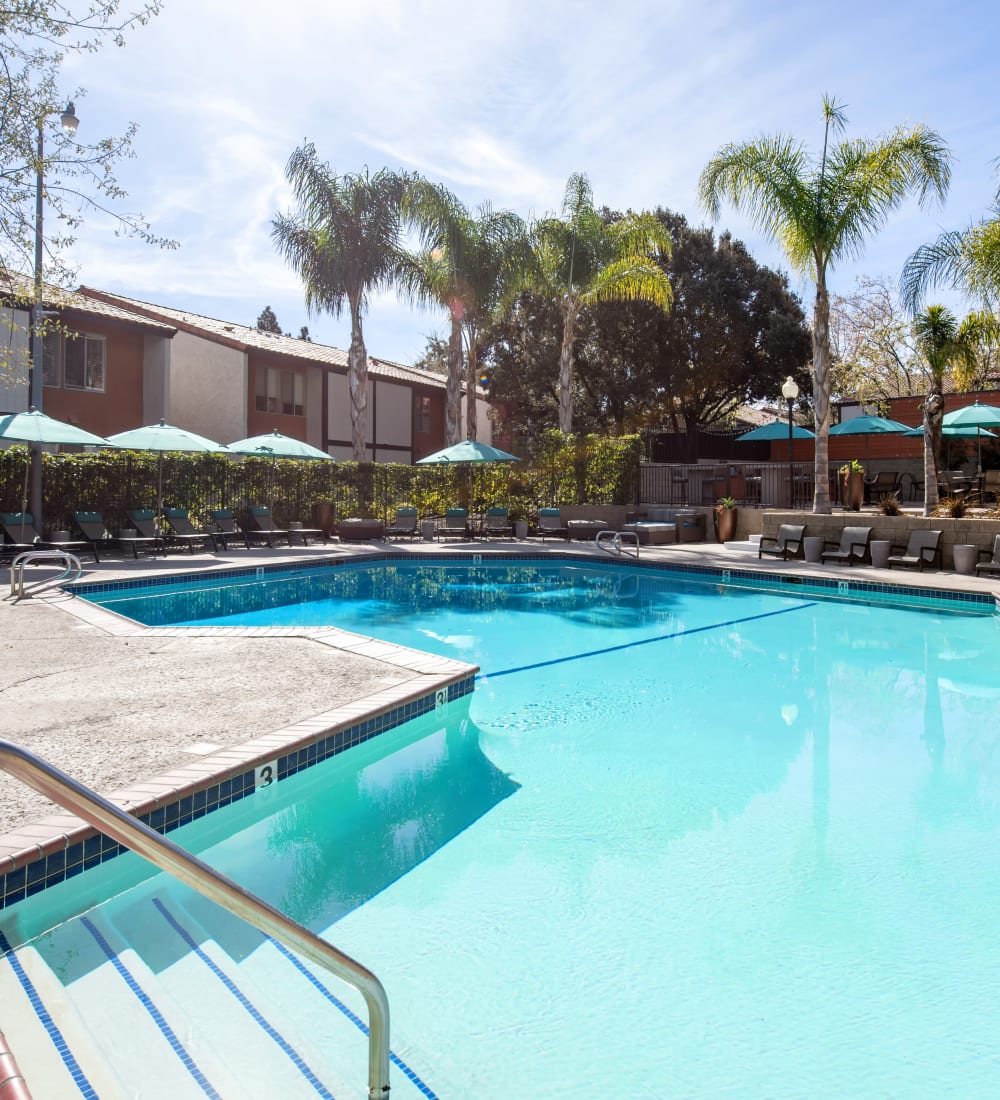 Resort-style swimming pool area at Sofi Thousand Oaks in Thousand Oaks, California