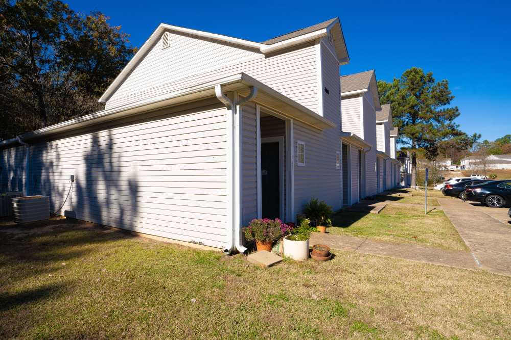 Exterior view of the apartments at Ryan's Crossing in Marshall, Texas
