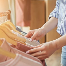 Woman shopping at Centerview Terrace in Smyrna