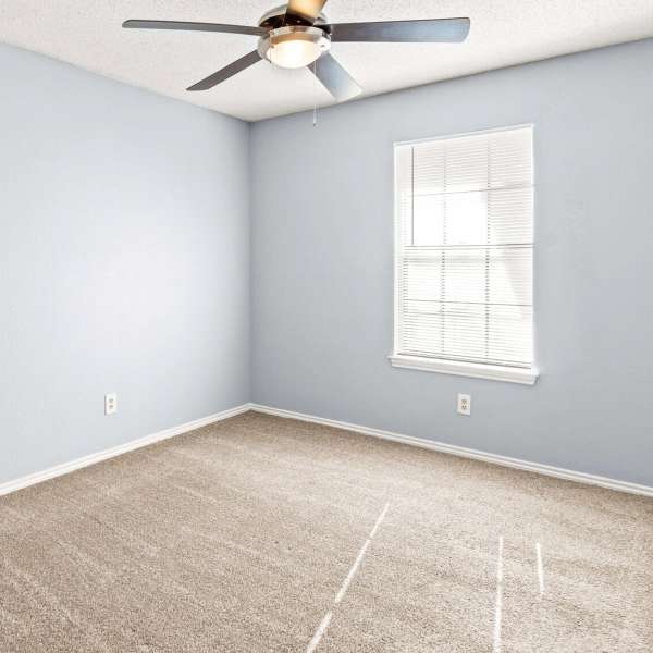 North Hills Place offers a wide variety of amenities in Richland Hills, Texas