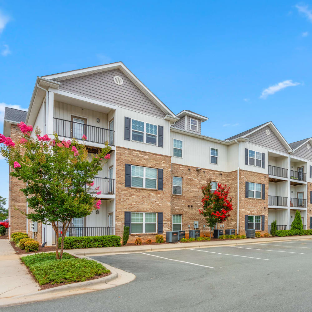 Exterior of an apartment building at Retreat at the Park in Burlington, North Carolina