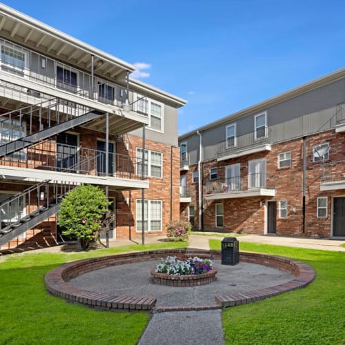 Courtyard at The Leonne in Metairie, Louisiana