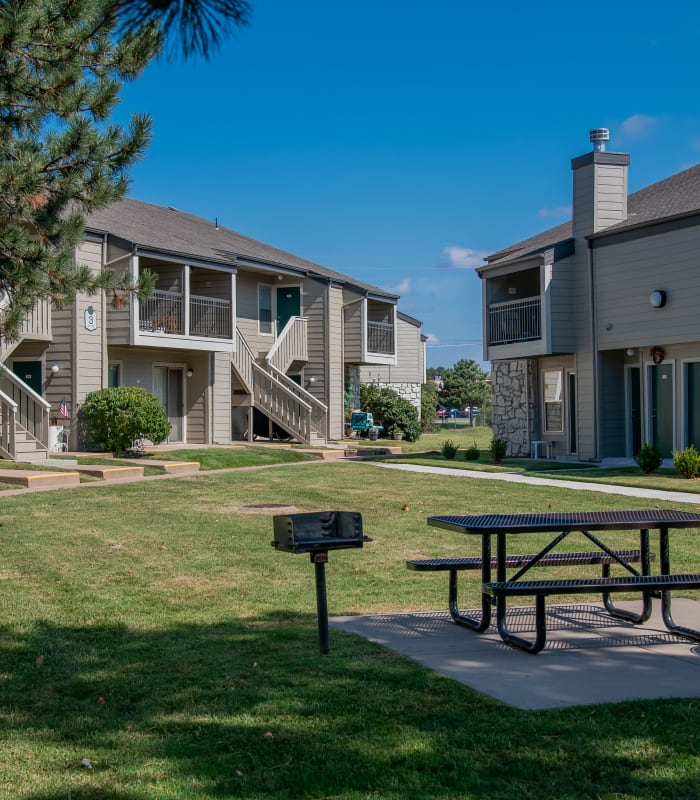 Picnic bench and bbq at Aspen Park Apartments in Wichita, Kansas