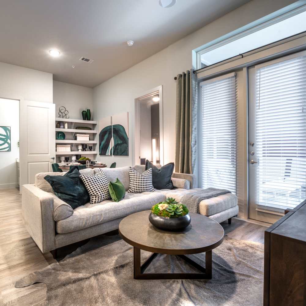 Living room with a couch at Cornell Midtown in Dallas, Texas