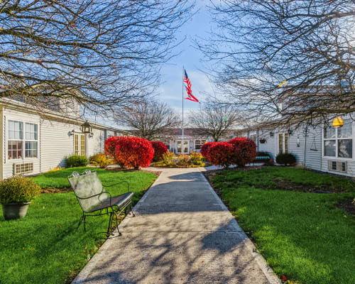 Outdoor courtyard at Trustwell Living at Oakley Place in Greenville, Ohio