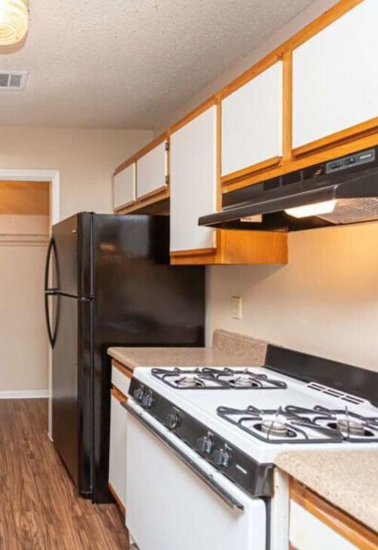 Kitchen with modern appliances at Hidden Oaks at Siegen in Baton Rouge, Louisiana