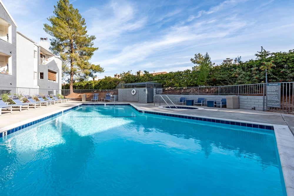 The sparkling swimming pool at The Retreat in Santa Clarita, California