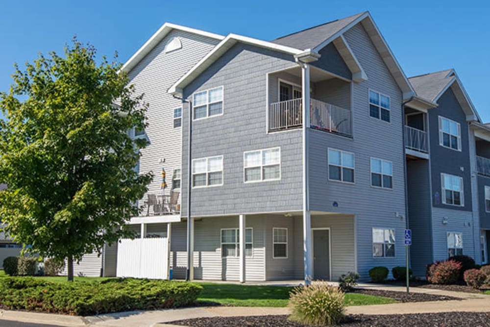 A beautiful exterior with balconies at Silver Lake Hills in Fenton, Michigan