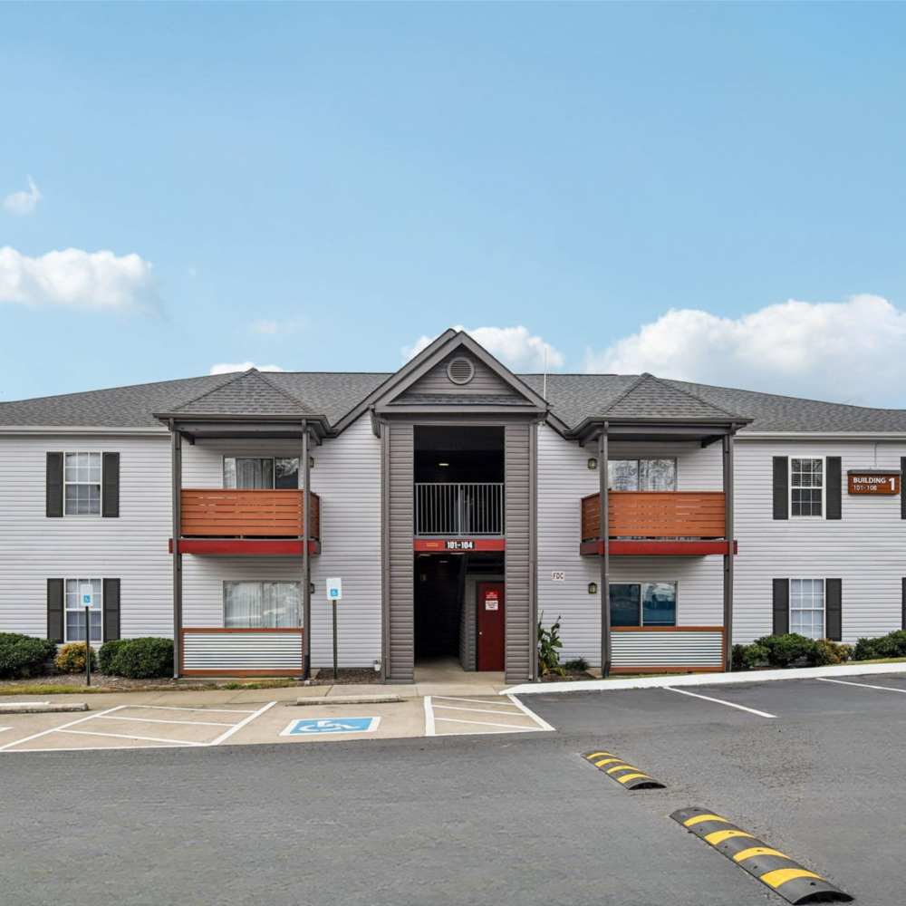 18Thirty Building with balcony, two and three bedrooms